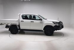 2022 Toyota Hilux SR