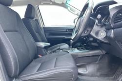 2022 Toyota Hilux SR