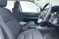 2022 Toyota Hilux SR