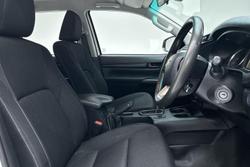 2022 Toyota Hilux SR