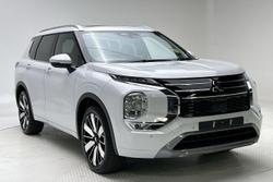 2025 Mitsubishi Outlander Exceed