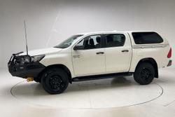 2022 Toyota Hilux SR