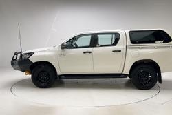 2022 Toyota Hilux SR