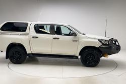 2022 Toyota Hilux SR