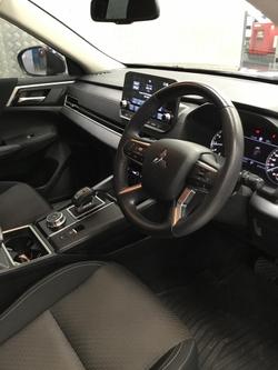 2022 Mitsubishi Outlander LS