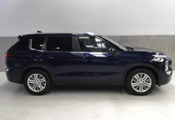2022 Mitsubishi Outlander LS