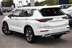 2025 Mitsubishi Outlander LS