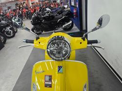 2022 VESPA GTS 300 SUPER SPORT Yellow