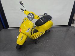 2022 VESPA GTS 300 SUPER SPORT Yellow