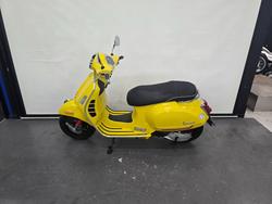 2022 VESPA GTS 300 SUPER SPORT Yellow