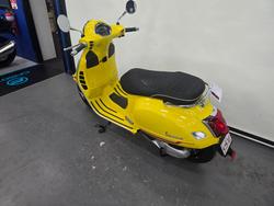 2022 VESPA GTS 300 SUPER SPORT Yellow