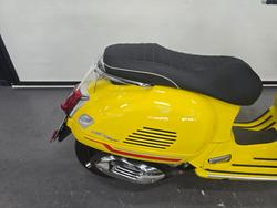 2022 VESPA GTS 300 SUPER SPORT Yellow