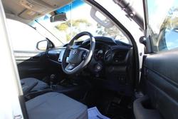 2022 Toyota Hilux SR