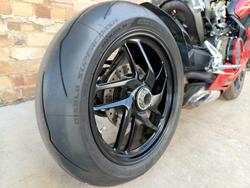 2013 DUCATI 1199 PANIGALE ROAD RED