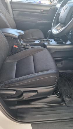 2022 Toyota Hilux SR