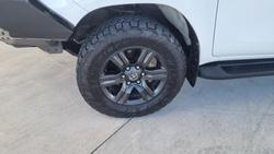 2022 Toyota Hilux SR