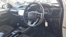 2022 Toyota Hilux SR