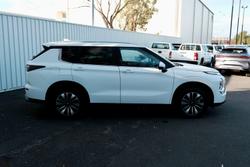 2025 Mitsubishi Outlander LS