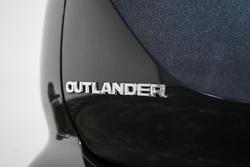 2025 Mitsubishi Outlander LS