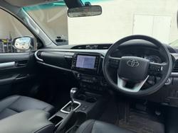 2023 Toyota Hilux SR5