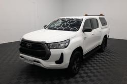 2022 Toyota Hilux SR