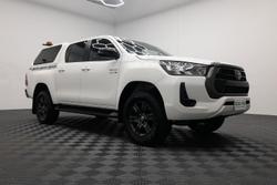 2022 Toyota Hilux SR