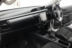 2022 Toyota Hilux SR