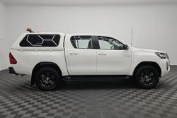 2022 Toyota Hilux SR
