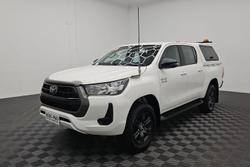 2022 Toyota Hilux SR