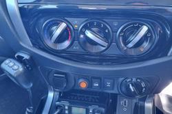 2022 Nissan Navara SL