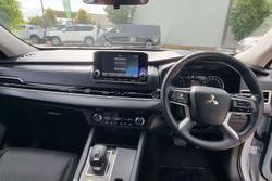 2024 Mitsubishi Outlander ES