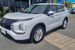 2024 Mitsubishi Outlander ES