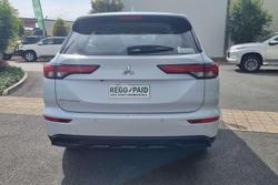 2024 Mitsubishi Outlander ES