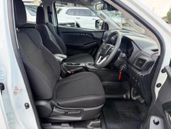 2025 Isuzu D-MAX SX MY25.5 4X4 Dual Range Mineral White