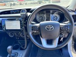 2024 Toyota Hilux SR