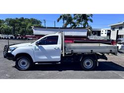 2024 Toyota Hilux SR