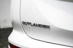 2025 Mitsubishi Outlander LS