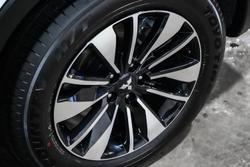 2025 Mitsubishi Outlander LS