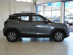 2025 Mahindra XUV3XO AX5L