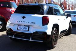2025 MINI Aceman JCW E Favoured