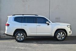 2022 Toyota Landcruiser Sahara FJA300R 4X4 Dual Range Crystal Pearl