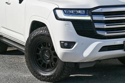 2022 Toyota Landcruiser Sahara FJA300R 4X4 Dual Range Crystal Pearl