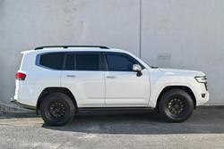 2022 Toyota Landcruiser Sahara FJA300R 4X4 Dual Range Crystal Pearl
