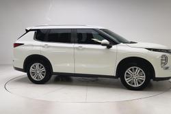 2024 Mitsubishi Outlander LS