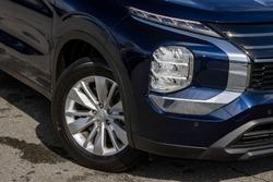 2025 Mitsubishi Outlander ES