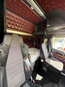 2023 Kenworth T610 SAR White
