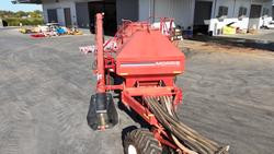 0 USED MORRIS 8336 AIR SEEDER WITH 3 BINS RED