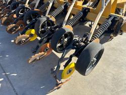 0 USED SERAFIN ULTISOW 12M DISC SEEDER WITH 48 ROWS Yellow