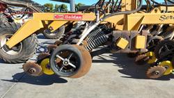 0 USED SERAFIN ULTISOW 12M DISC SEEDER WITH 48 ROWS Yellow