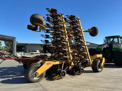 0 SERAFIN ULTISOW 12M DISC SEEDER WITH 48 ROWS USED Yellow